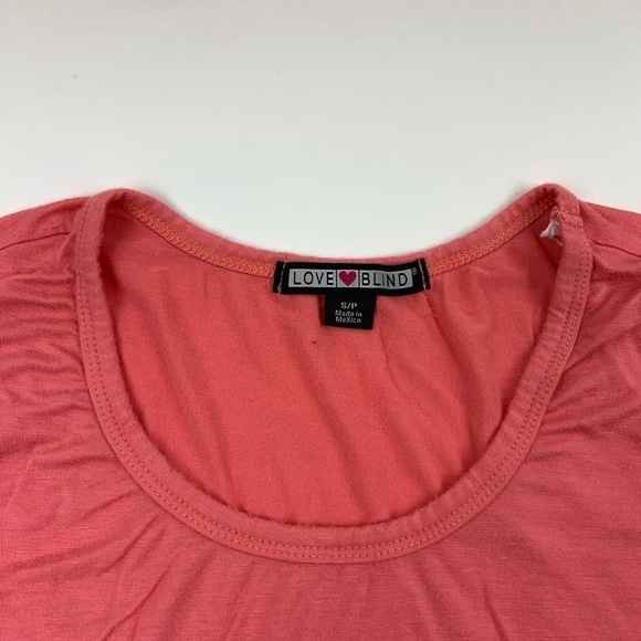 Love Blind Shirt Womens Small Round Neck Quarter Sleeve Scrunched Sides Pink - Picture 3 of 7